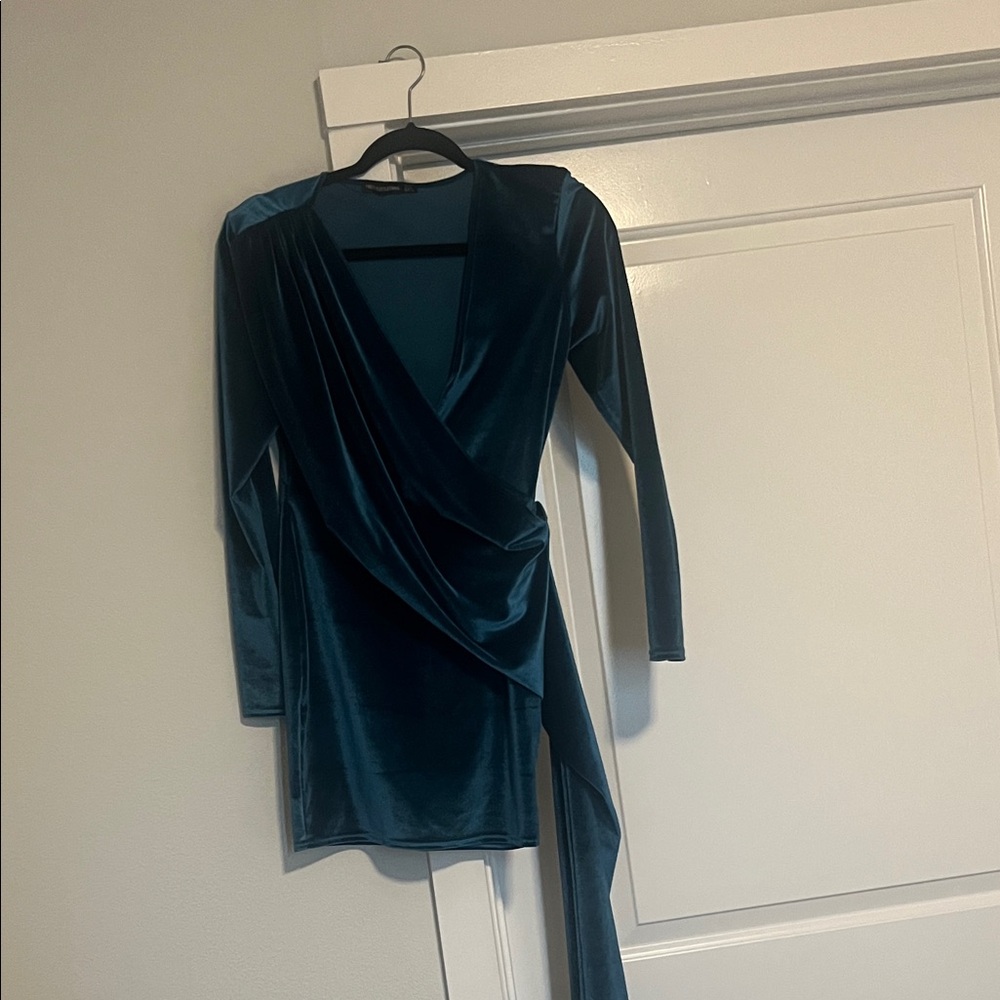PrettyLittleThing Teal Velvet Wrap Dress